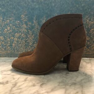 Vince Camuto Fritan Brown Suede Ankle Boots Size 9